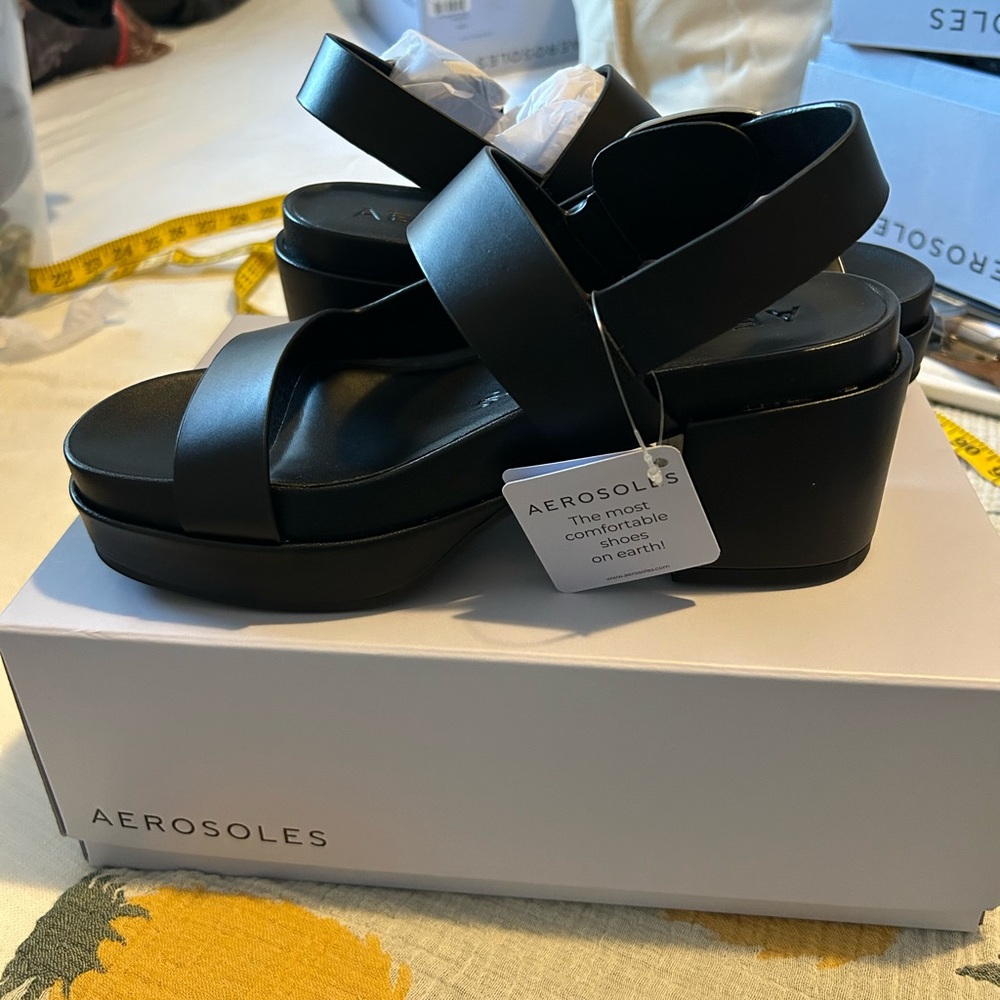 AEROSOLES Women's Black Strappy Clarkson Sandals - Picture 6 of 8
